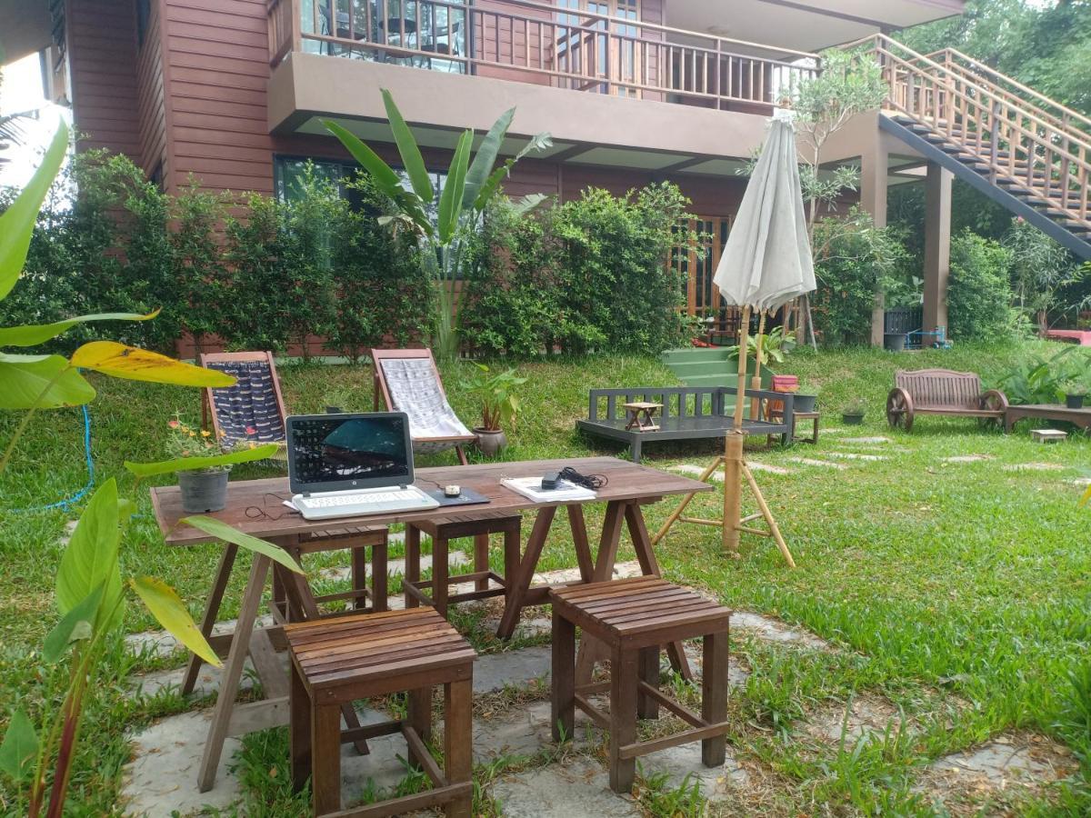 Baanbua Nonlen Hotel Удон Тани Екстериор снимка